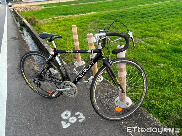 ▲▼17歲高中生騎單車遭撞下田！黑車駕駛「猶豫一下」跑了。（圖／記者許權毅翻攝）