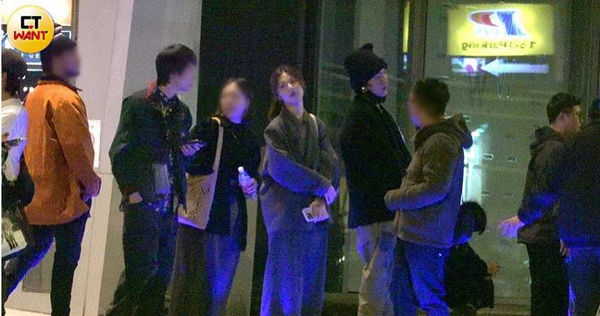 潮男裝可愛1／「信義媽祖」柯震東出巡　身旁女伴甩矜持狂做「這事」