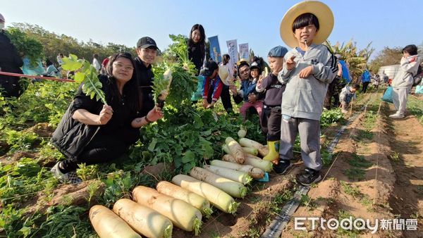 ▲▼第三屆「追源頭‧拔菜頭親子公益家庭日」25日盛大舉。（圖／記者林名揚翻攝）