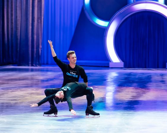 ▲《冰上迪士尼》高橋傑森、米妮、米奇、麥迪森德盧卡。（圖／寬宏提供）