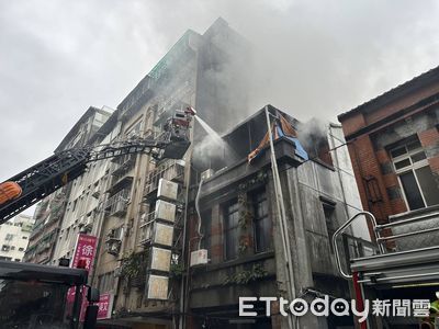 快訊／北市大同區民宅頂加倉庫冒黑煙　動員56警義消撲滅