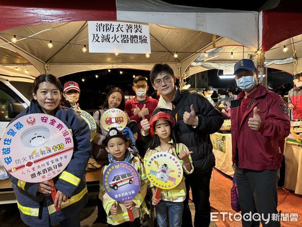 ▲台南市消防局第一大隊特別選在2025月津港燈節人潮眾多的假日辦理「2025蛇宓隆平安賀歲防火防災宣導」活動。（圖／記者林東良翻攝，下同）