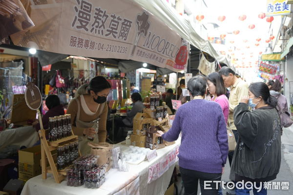 ▲南投市舊城年貨大街開幕，300元消費抽iPhone 16。（圖／南投市公所提供）