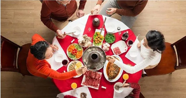 農曆新年即將到來，不少年輕人又得面對長輩的各種問題攻勢，讓人頭痛不已。（示意圖／翻攝自TPG達志影像）