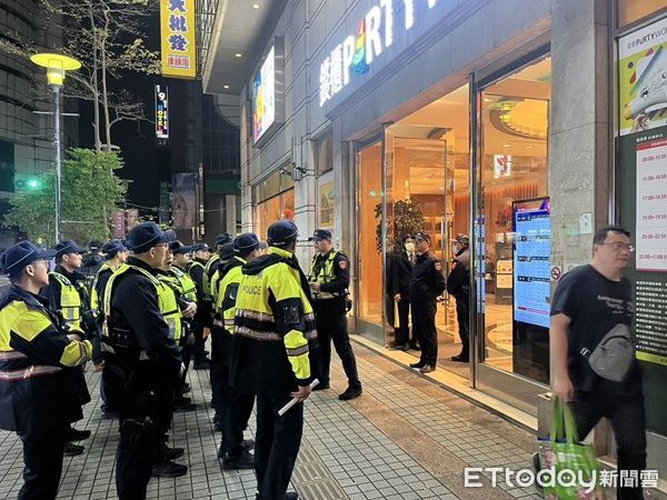 ▲▼警方針對轄內酒店、電子遊藝場、旅賓館及KTV等場所進行強力臨檢掃蕩，查獲2名男子因過失傷害遭到通緝。（圖／桃園警分局提供）