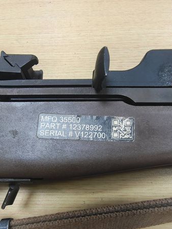 ▲▼男子深夜持長槍在武嶺亭站崗，後來主動到案自稱是雜誌攝影師。（圖／記者高堂堯翻攝）