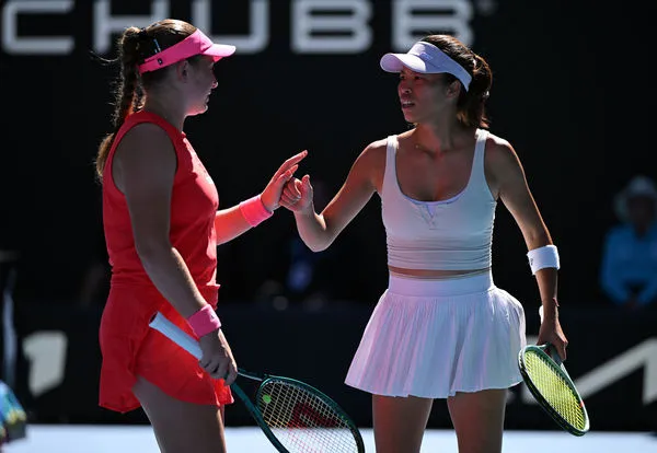 ▲▼謝淑薇與搭檔拉脫維亞好手奧斯塔朋科。（圖／路透）