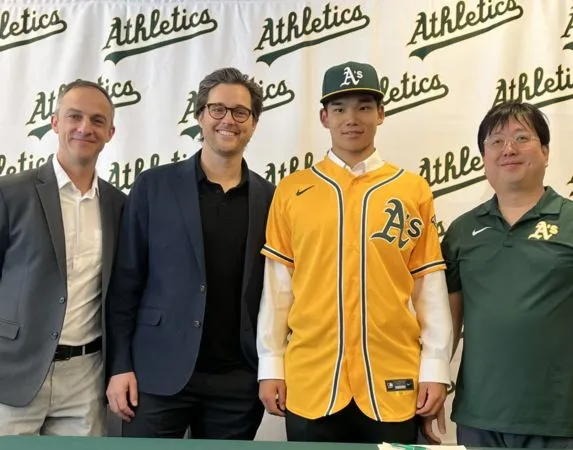 ▲▼ 東京桐朋高校投手森井翔太與運動家隊簽下151萬500美元（約4946萬新台幣）合約            。（圖／截自運動家X）