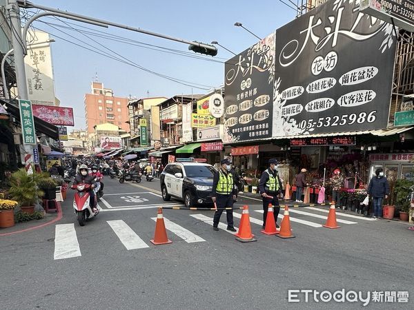 ▲雲林縣警察局斗六分局也配合規劃警力，在雲林路與中山路口及雲中街口實施交通管制措施。（圖／記者王悉宇翻攝）