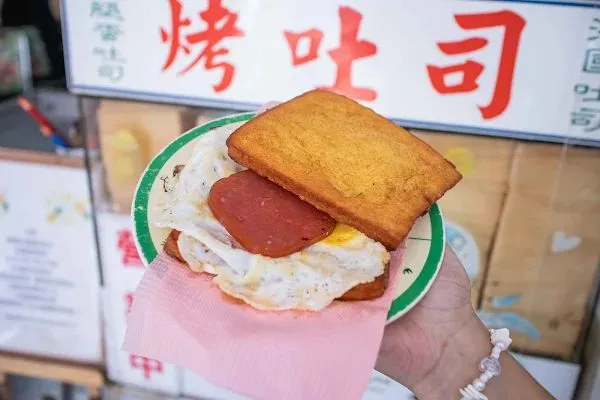 ▲▼一天賣14小時左營舊城老牌牛乳大王。（圖／部落客美熊提供）