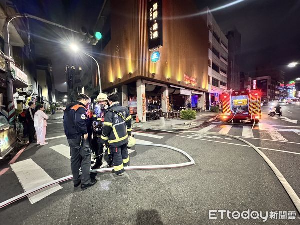 ▲▼高雄海鮮串燒餐廳發生火警。（圖／記者吳奕靖翻攝）