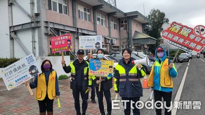 酒駕零容忍+打詐儀錶板　關山警赴池上年貨大街宣講