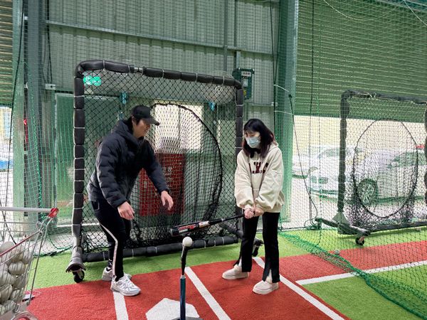 ▲羅國龍指導學員打擊。（圖／羅國龍提供）