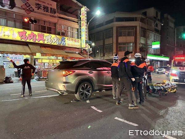 ▲鳳山死亡車禍！一名婦人倒地後被後車輾過，送醫不治          。（圖／記者陳宏瑞翻攝）