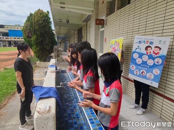 ▲▼保持良好衛生習慣是預防諾羅病毒最好的方法，尤其要勤洗手。（圖／花蓮衛生局提供，下同）