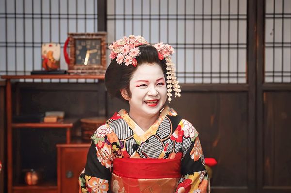 ▲《老少女奇遇記2》最終回畢業典禮撒洋蔥 高知、熊本、五島、秋田的受訪者都回來了！。（圖／桂田文化藝術基金會、桂田文創）