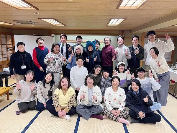 ▲《老少女奇遇記2》最終回畢業典禮撒洋蔥 高知、熊本、五島、秋田的受訪者都回來了！。（圖／桂田文化藝術基金會、桂田文創）