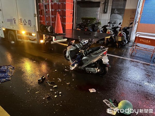 ▲▼      新竹南大路雙亡車禍       。（圖／記者黃彥傑翻攝）