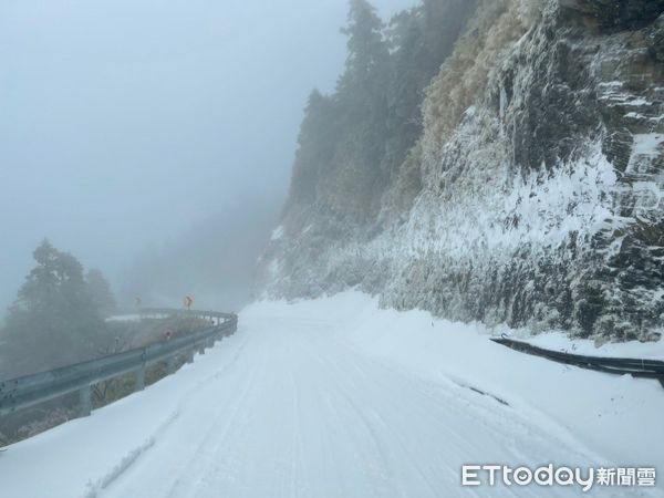 ▲▼受冷氣團影響，合歡山區有結冰機率，翠峰至大禹嶺路段入夜將預警性封閉。（圖／公路局提供，下同）