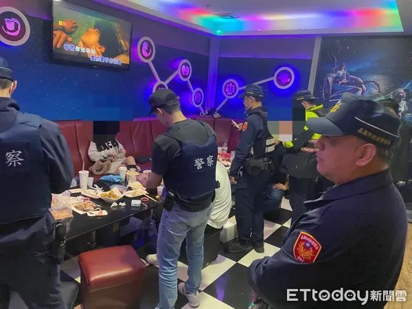 ▲▼   春節前夕執行威力掃蕩 嘉警二分局讓民眾安心   。（圖／嘉義市警局提供）