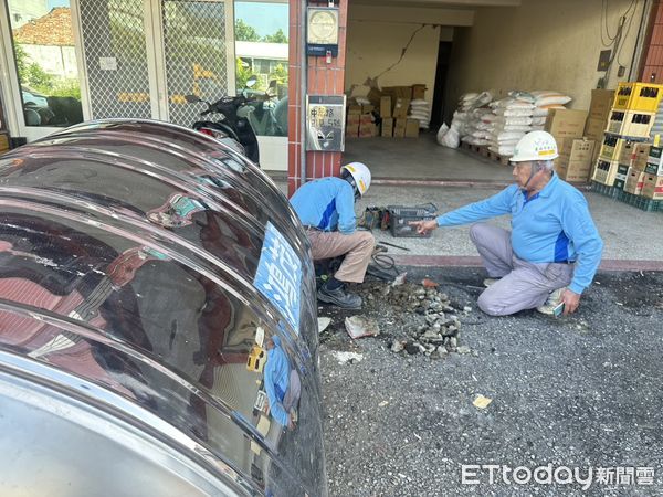 ▲0121大地震至今大小餘震頻傳，災情最為嚴重的台南市楠西區居民生活陷入困頓，勞工局台南做工行善團，積極為震災戶修復水電。（圖／記者林東良翻攝，下同）