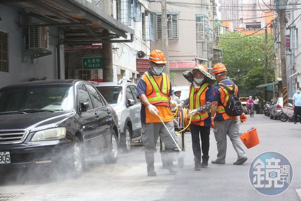 過年期間，清潔人員的工作量大幅增加。（本刊資料照）