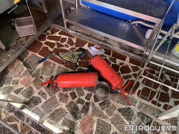 ▲▼       桃園龜山便當店火警      。（圖／記者沈繼昌翻攝）