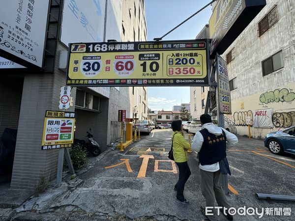 ▲抓到了！一中商圈停車場無照營業，市府：最高罰1.5萬元。（圖／台中市交通局提供）