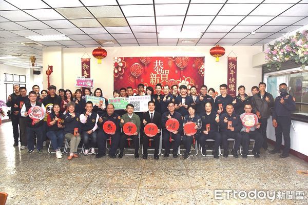 ▲高雄市警察局長林炎田發送客製化Q版春節紅包             。（圖／高雄市警局提供）