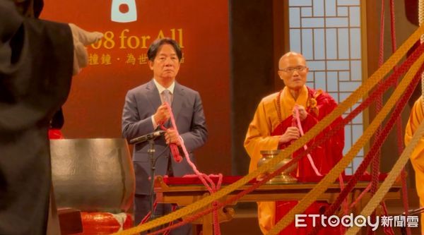 ▲賴清德除夕夜赴法鼓山撞鐘祈福。（圖／記者郭世賢攝）