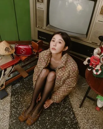 ▲邵雨薇、吳慷仁久違同框放閃。（圖／翻攝自邵雨薇臉書）