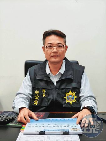 警官林宏霖（圖）根據歹徒的手機訊息，鎖定幕後藏鏡人，順利破案。（林慶祥攝）