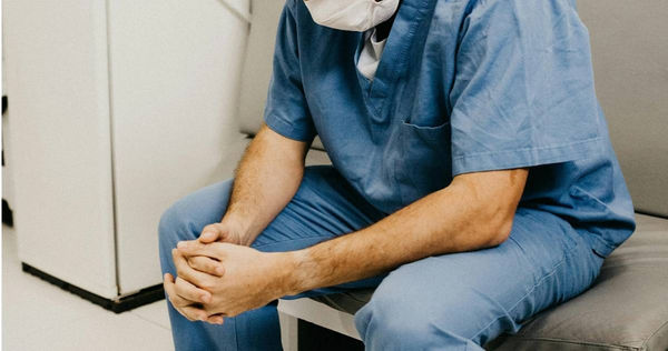 醫師嘆，病患家屬問能不能住加護病房，因為過年沒人顧。（示意圖／Pexels）