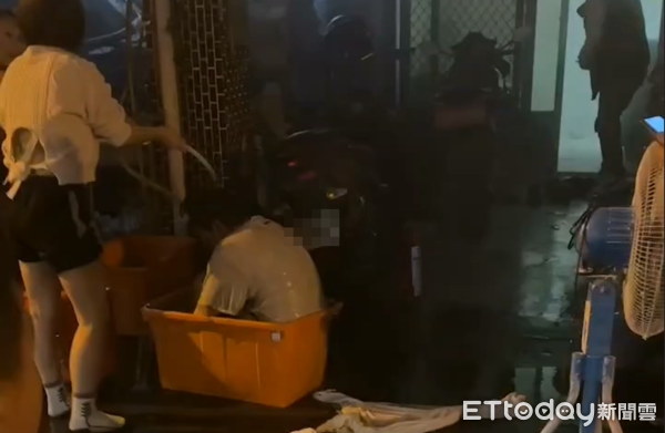 ▲▼          花蓮縣廣東街一民宅，除夕（28）晚間發生爆炸   。（圖／記者柯政誟翻攝）