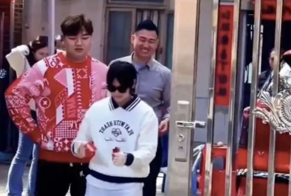 ▲▼全紅嬋回家過年被包圍　無奈發文：理智一點吧！。（圖／翻攝微博）