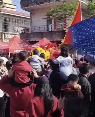 ▲▼全紅嬋回家過年被包圍　無奈發文：理智一點吧！。（圖／翻攝微博）