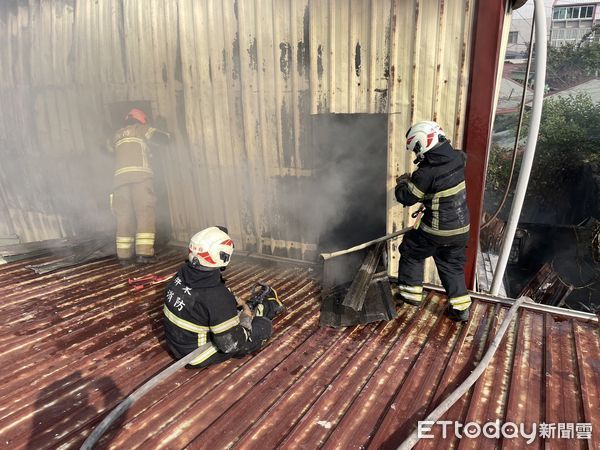 ▲▼大年初二屏東北區市場發生平房火警。（圖／記者陳崑福翻攝）