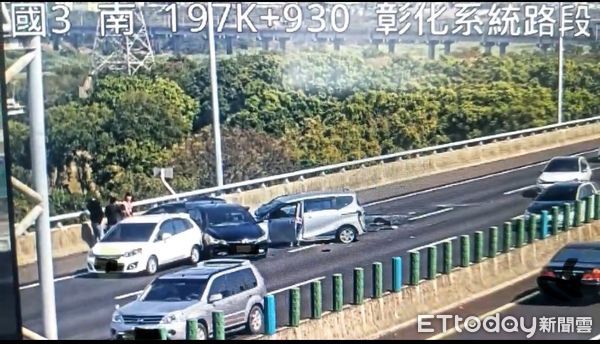 ▲▼            國3彰化段4車連環撞，5人送醫。（圖／記者唐詠絮翻攝，下同）