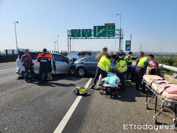 ▲▼ 國3彰化段4車連環撞，6人送醫。（圖／記者唐詠絮翻攝，下同）
