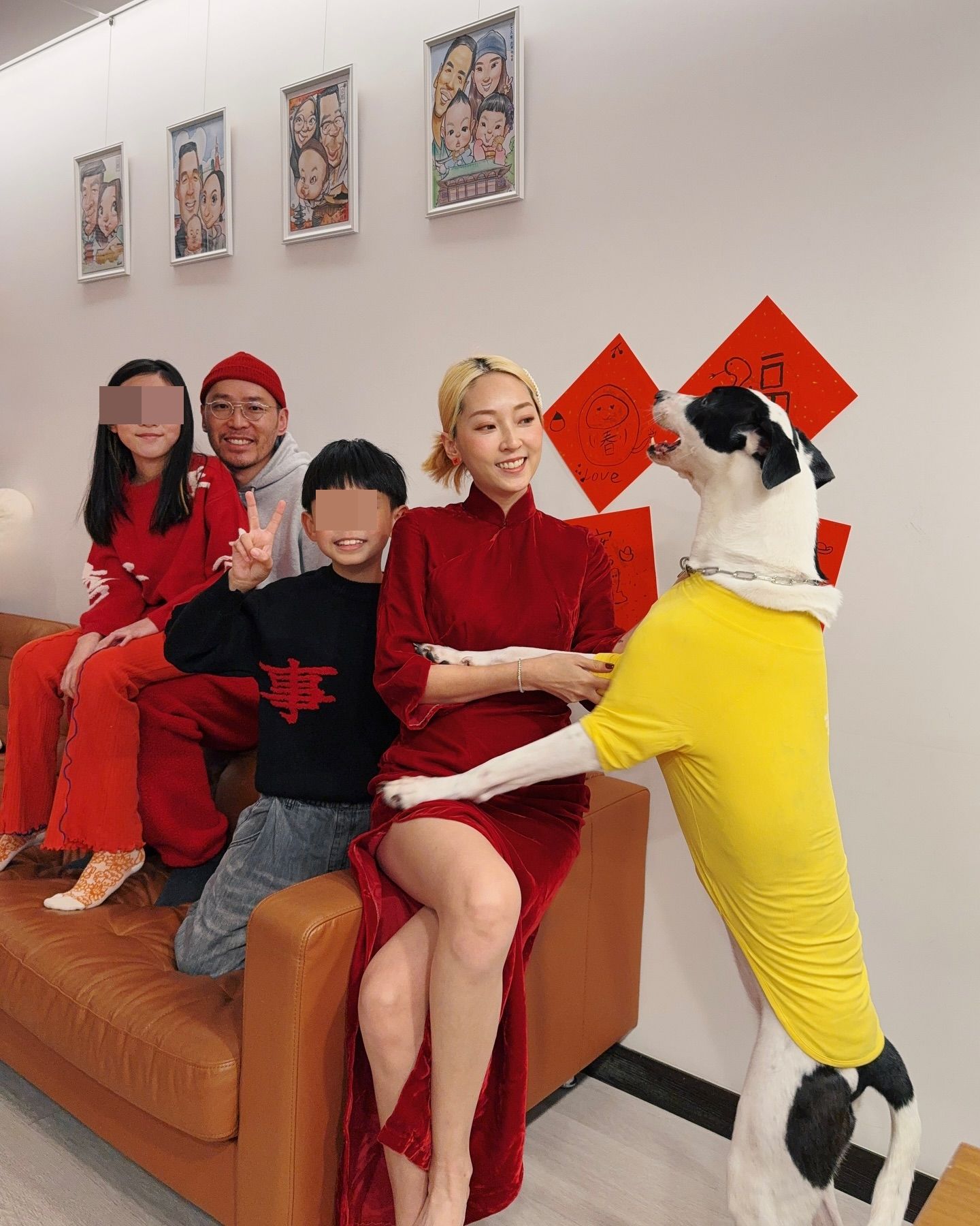 ▲▼翁馨儀過年穿祖母旗袍　「高衩開到大腿」驚呼：50年前這麼辣！（圖／翻攝自Instagram／hsinyiwong）