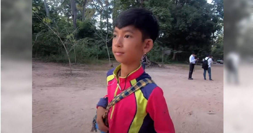 柬埔寨男童為討生活會16種語言爆紅　長大後現況曝光