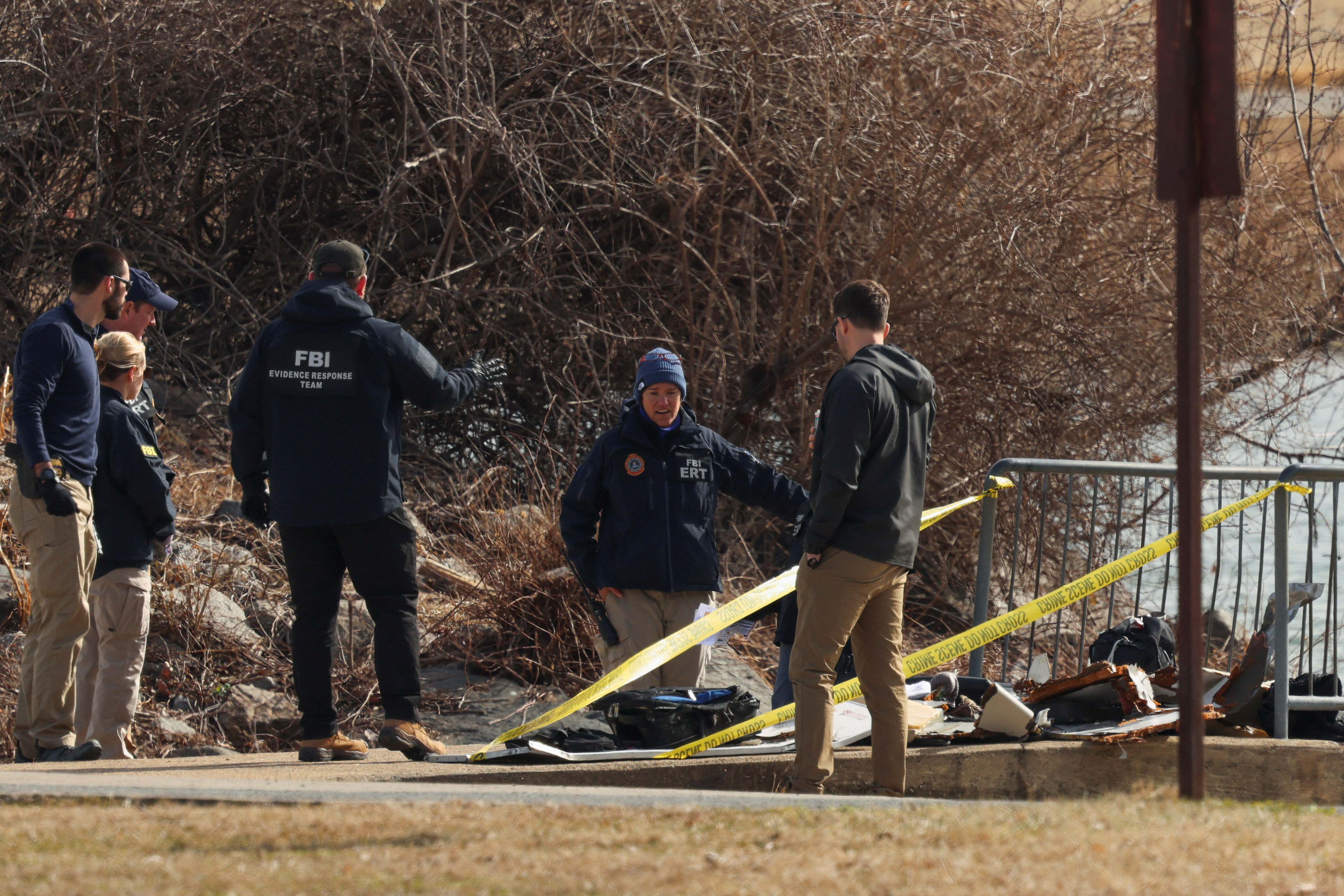 ▲▼美航客機與黑鷹直升機相撞，兩機乘客機組員全數罹難。（圖／路透）