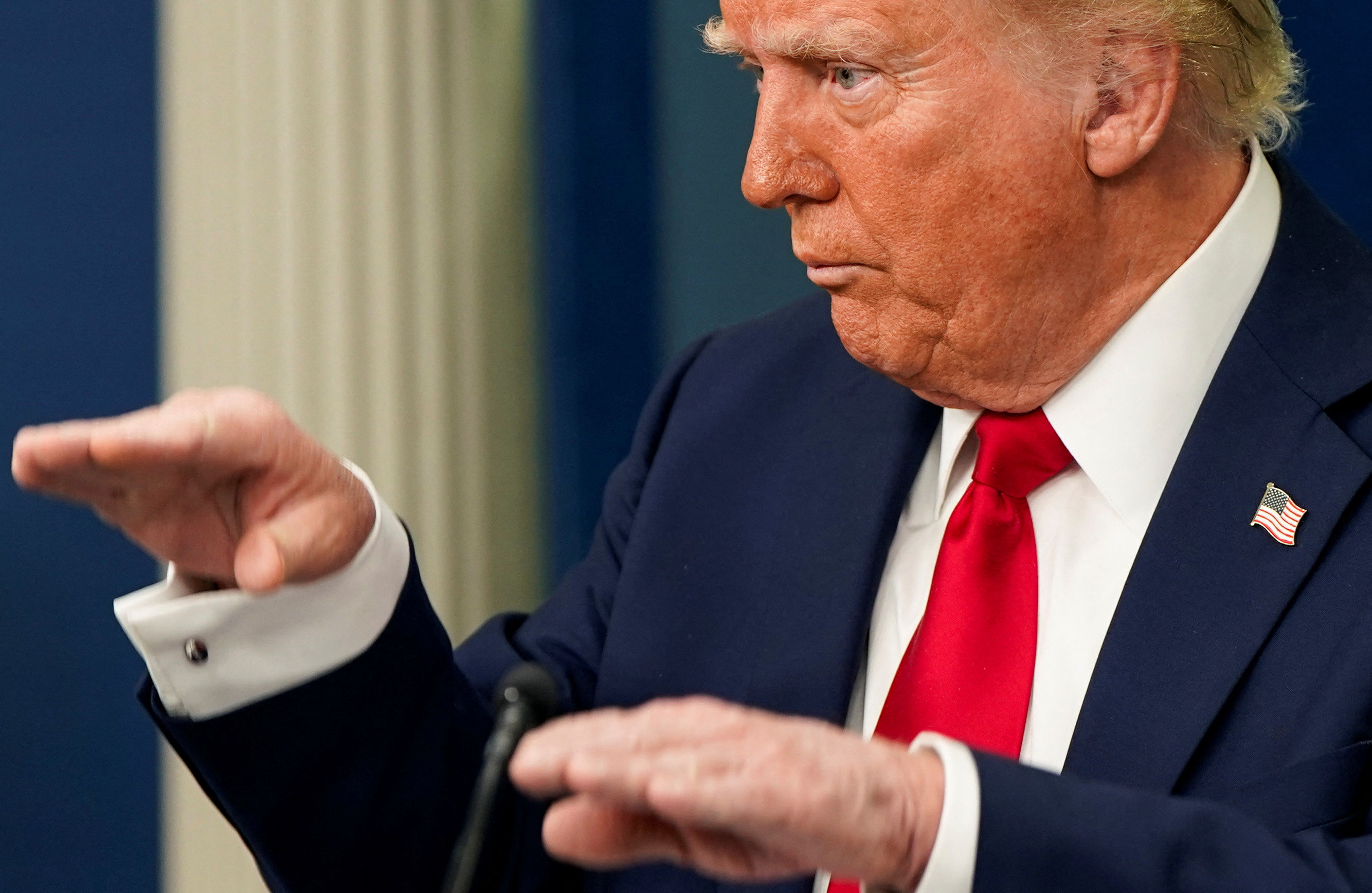 ▲▼美航客機與黑鷹直升機相撞，川普在記者會描述事件。（圖／路透）