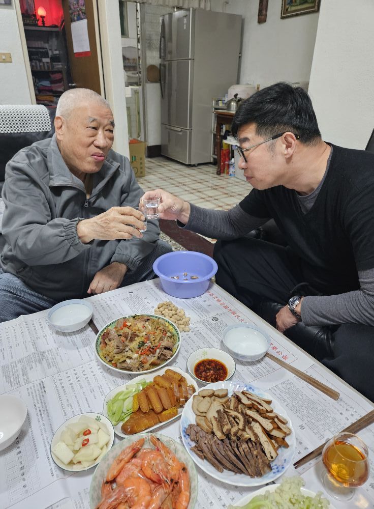 ▲▼馬力歐跟爸爸吃飯照片引起討論。（圖／翻攝臉書／馬力歐聚樂部）