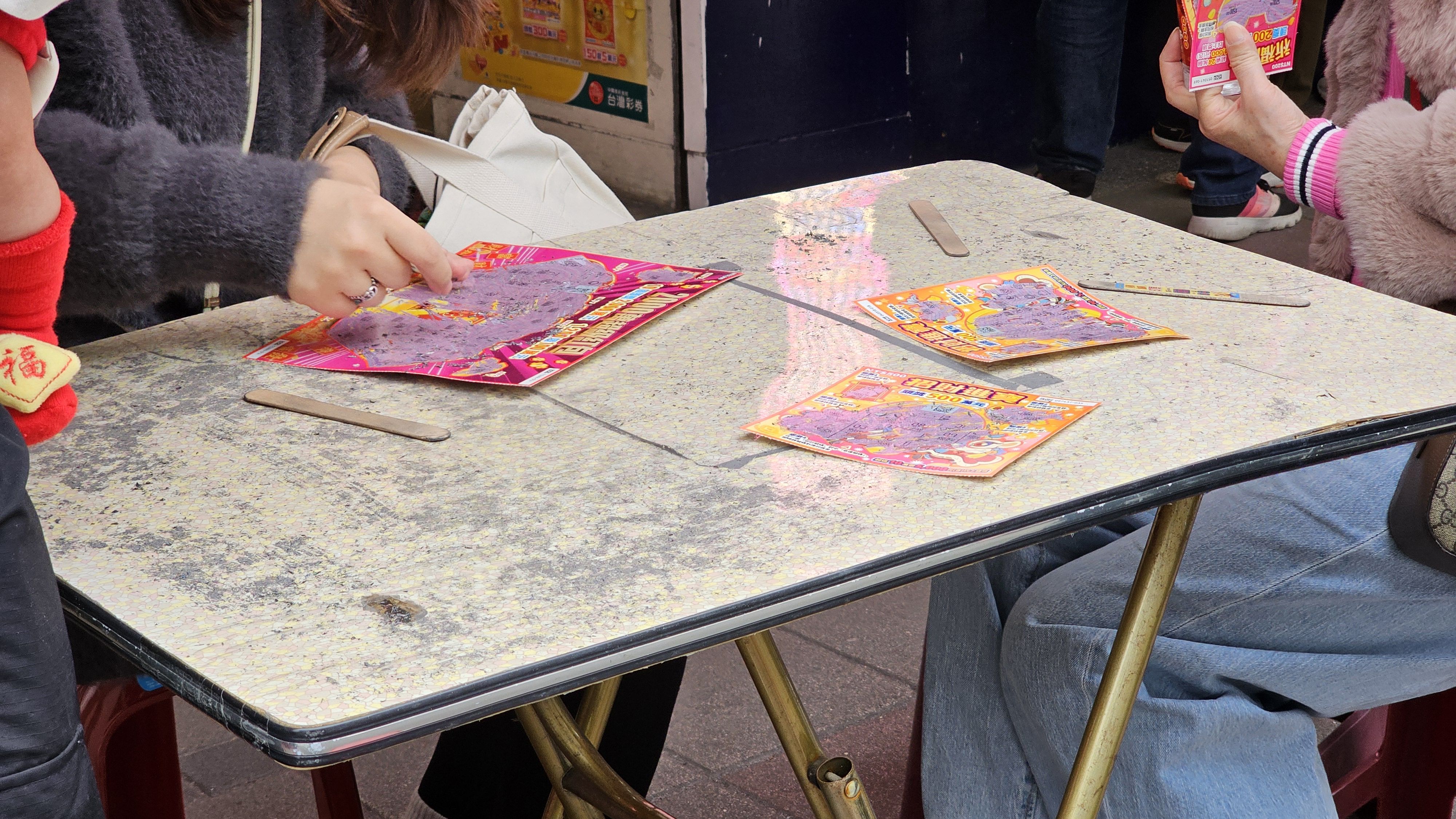 ▲台彩銷售資料顯示，民眾買刮刮樂的成本價已愈來愈高。刮刮樂示意照。（圖／記者呂佳賢攝）