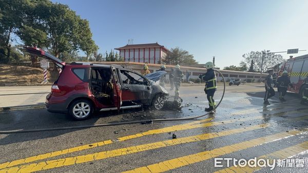 ▲▼             金門機車、轎車路口碰撞，1人受傷送醫。（圖／記者林名揚翻攝，下同）