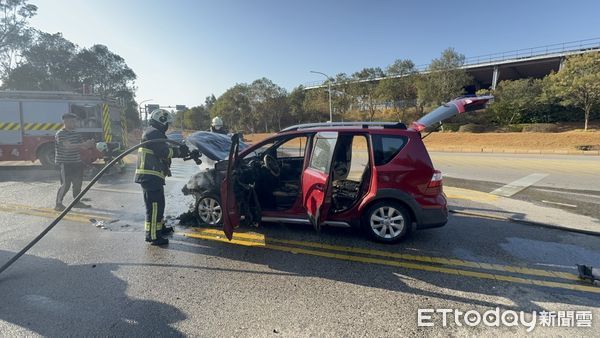 ▲▼             金門機車、轎車路口碰撞，1人受傷送醫。（圖／記者林名揚翻攝，下同）