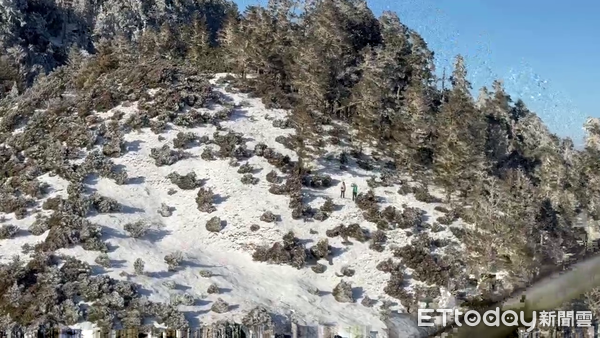 ▲空勤總隊於大年初一於東郡大山、本鄉山鞍部附近救回一男一女兩名山友。（圖／記者高堂堯翻攝）