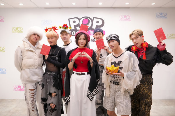 ▲大年初二人氣男團VERA與DJ Eva(中 )陪過年！蔡朕驚曝「私密照」曾外流，尷尬往事嚇得全場大喊：「Oh my god！」（團員左起為學文、蔡朕、孟維、Nelson、巴比、藍弟）。（圖／POP radio提供）