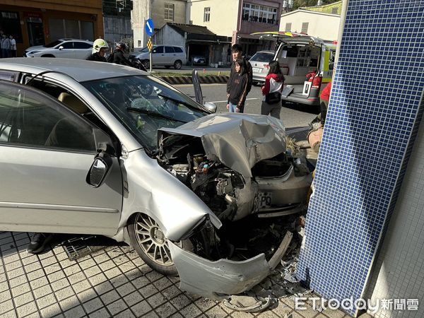 ▲宜蘭春節期間發生一家四口嚴重車禍，造成1死2傷。（圖／記者游芳男翻攝）